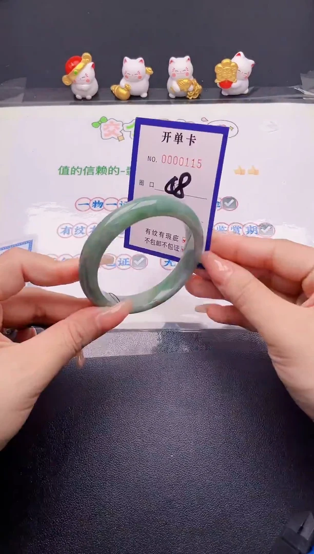 翡翠手镯未镶嵌翡翠手镯未镶嵌