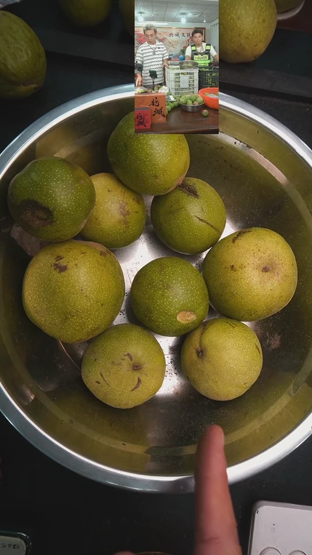 文玩核桃把件青皮楼2个宫灯2个盘5个（售出不退不换）