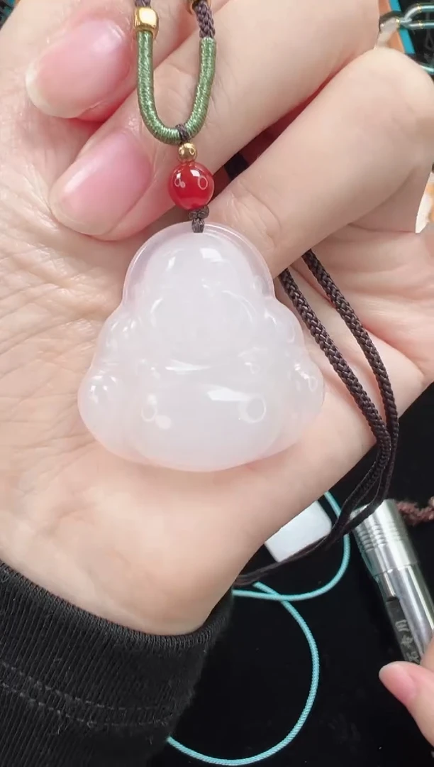 颈饰未镶嵌石英质玉（金丝玉）佛公