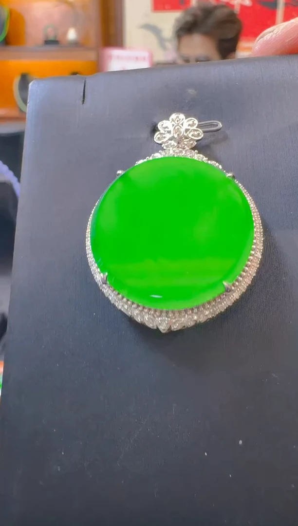 吊坠(赠链)18K金镶嵌翡翠天然A货翡翠