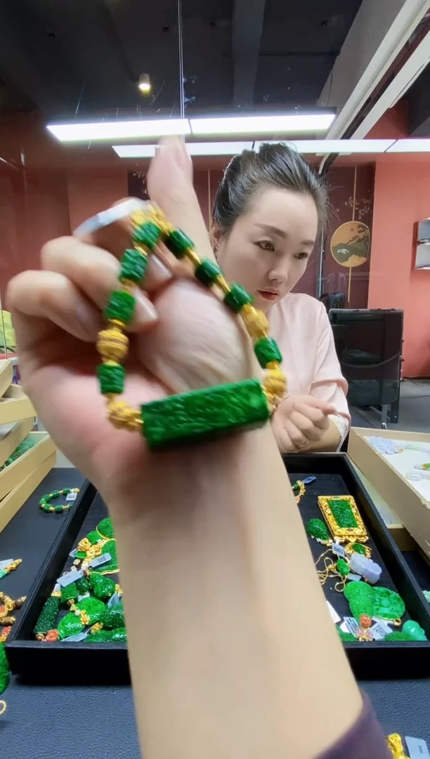 颈饰未镶嵌翡翠吊坠