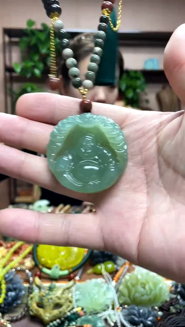 未镶嵌岫玉颈饰·