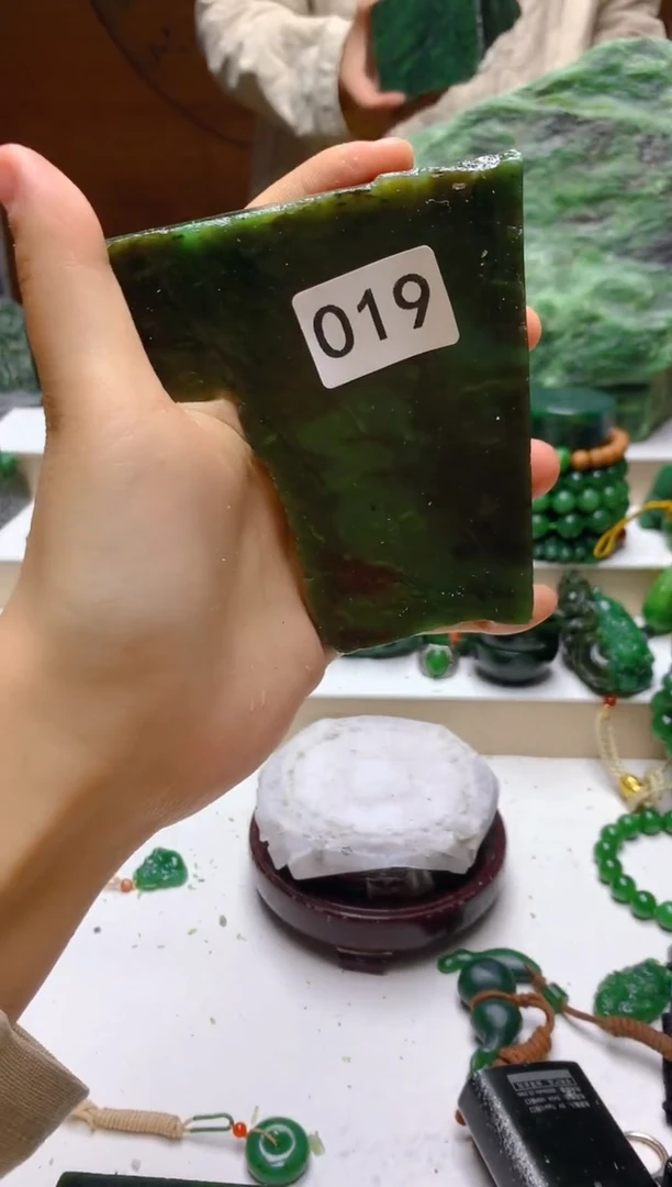 未镶嵌和田玉（碧玉）珠宝半成品1