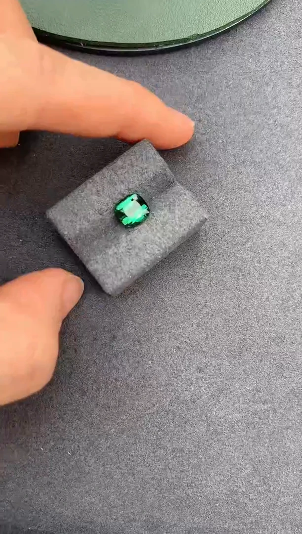 【闪购商品】碧玺裸石未镶嵌1.8ct绿碧玺