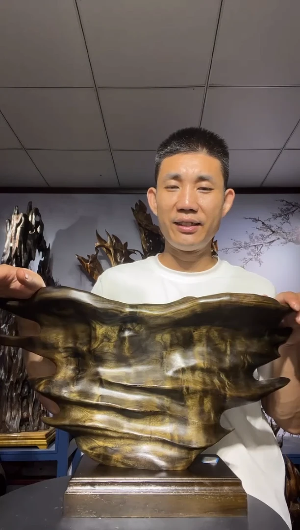 金丝楠木雕款中*。金丝楠木工艺品摆件