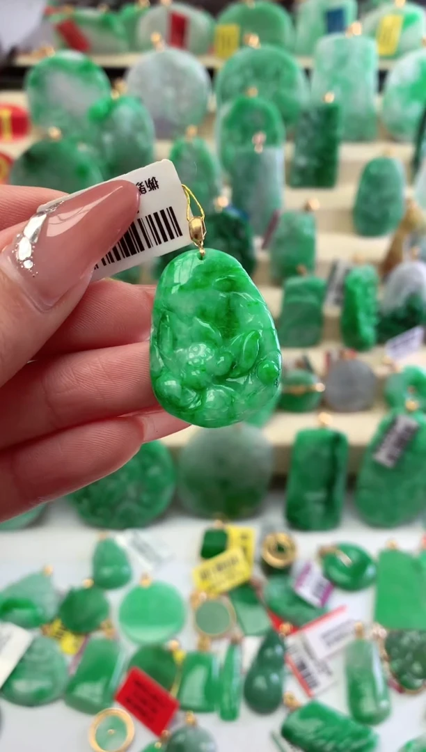 【闪购商品】翡翠吊坠(不含链)18K金镶嵌挂件