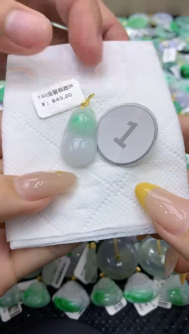 颈饰未镶嵌翡翠天然缅甸翡翠A货