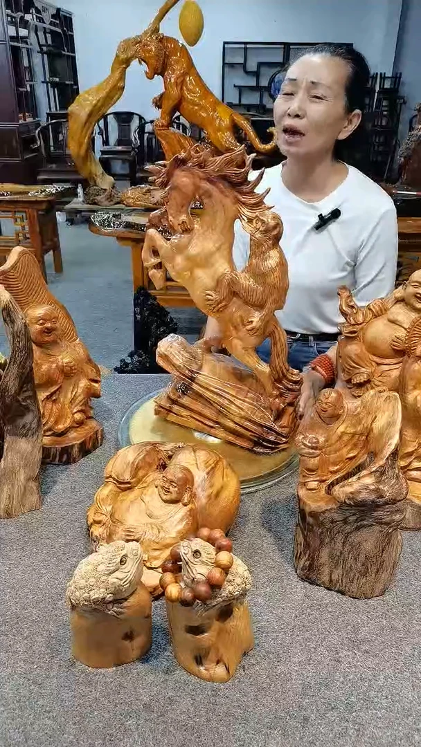 木点***烟香樟木，马上封猴摆件