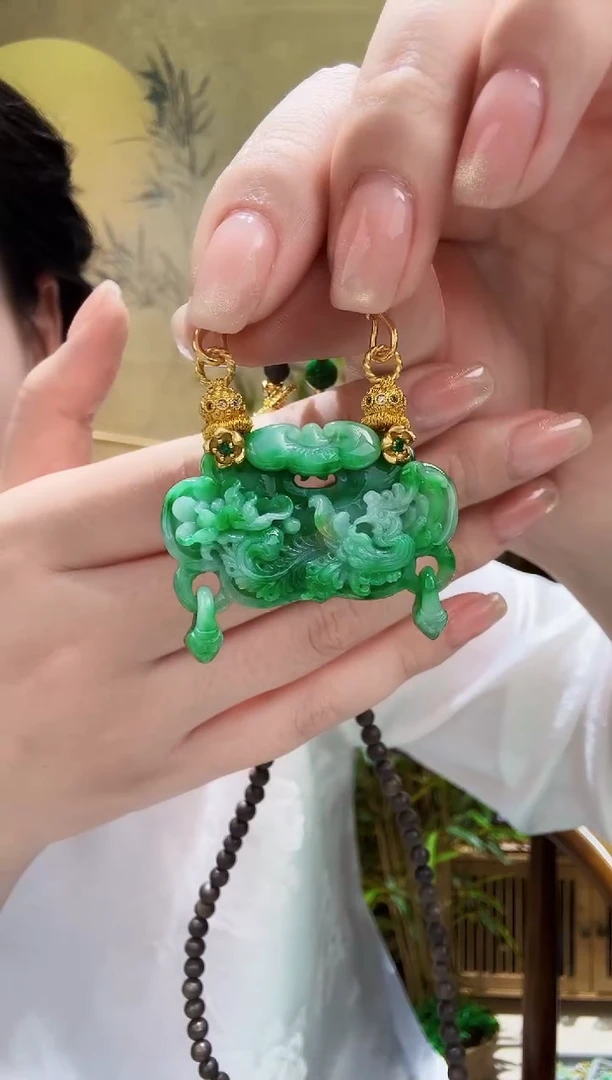 颈饰未镶嵌翡翠吊坠