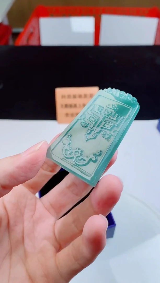 颈饰未镶嵌翡翠   ·