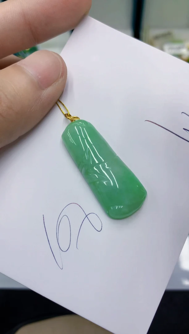 颈饰18K金镶嵌翡翠翡翠