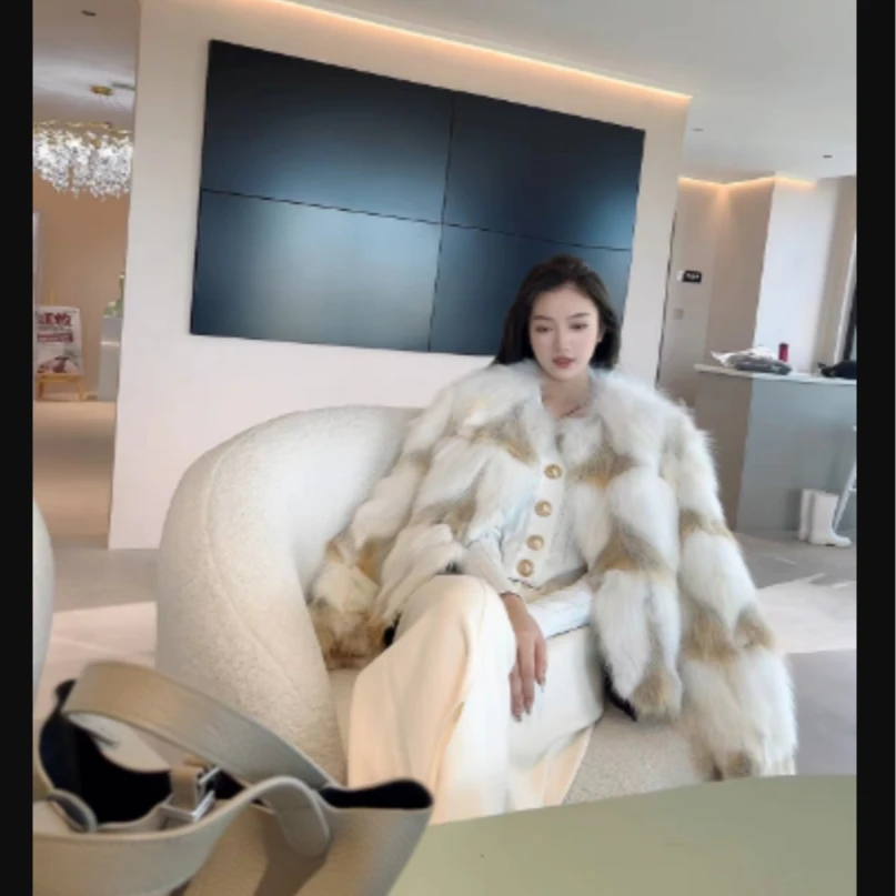 Qixiaoyao 【白雪公主】新品名媛风狐狸毛外套#QSLEM22501