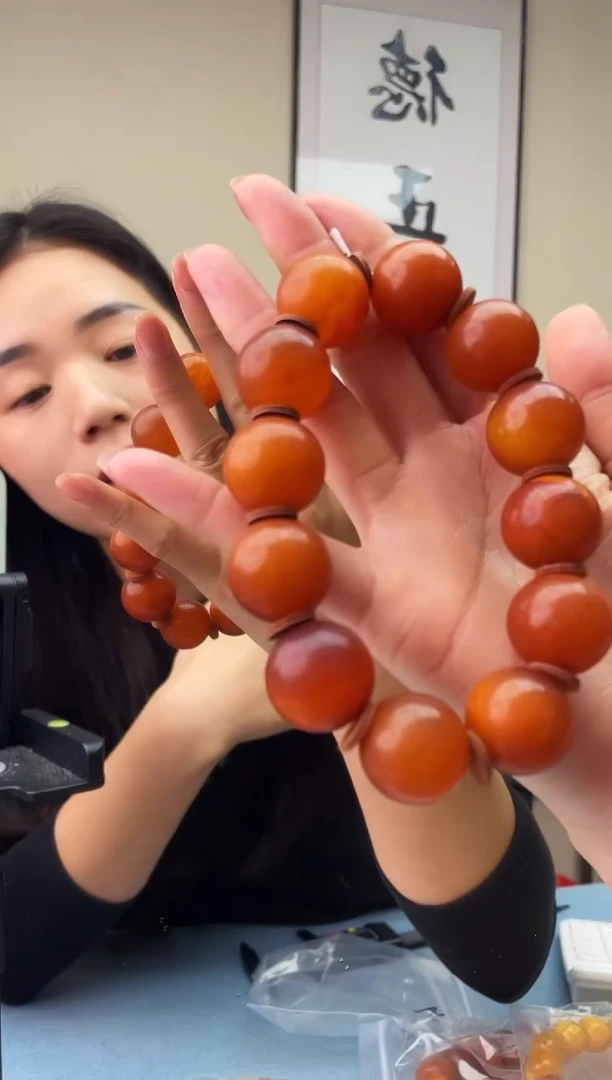 琥珀未镶嵌珠宝奇石T056 19微瑕假一罚十，多样性发一件