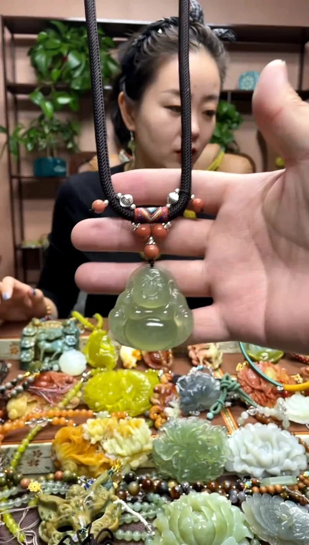 未镶嵌岫玉吊坠多样性发货发其中之一