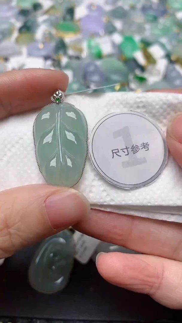 颈饰18K金镶嵌翡翠天然缅甸A货翡翠