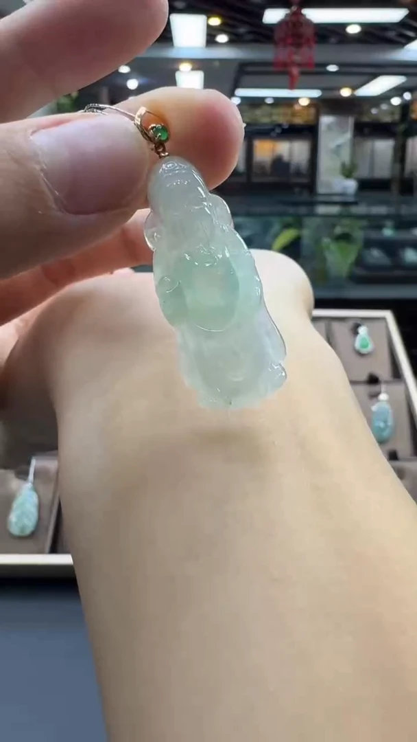 颈饰18K金镶嵌翡翠财爷