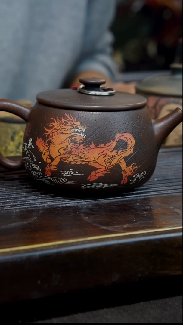 云南建水紫陶无瑕   全手工彩填壶049  260cc