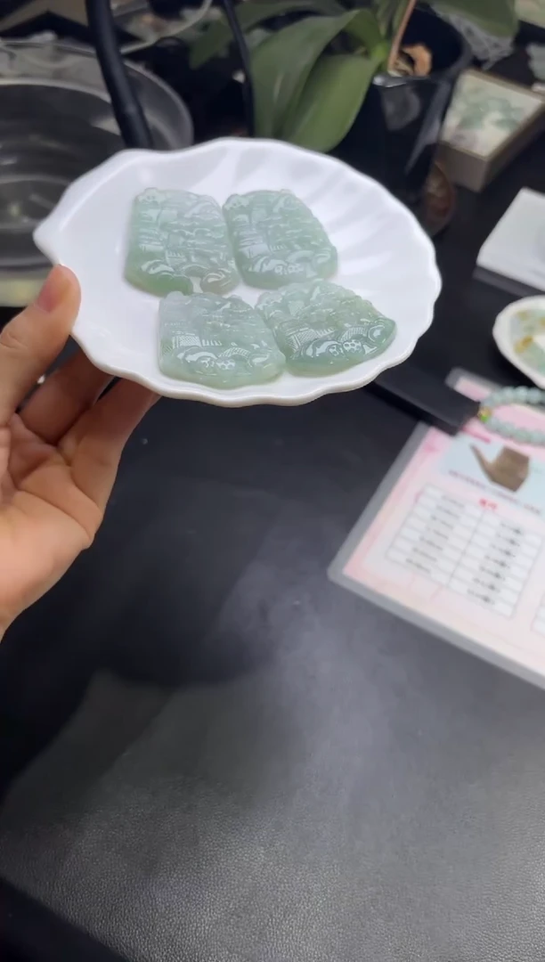翡翠挂件未镶嵌多样性发一件L04014-4