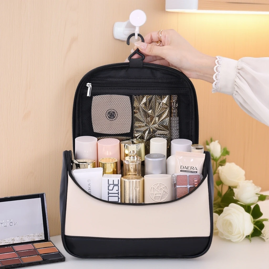 高档多功能防水字母男便携式款化妆包ins风大号洗漱袋高颜值网红