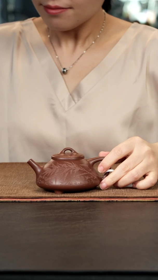 茶壶紫砂子冶石瓢老紫泥刻绘180cc