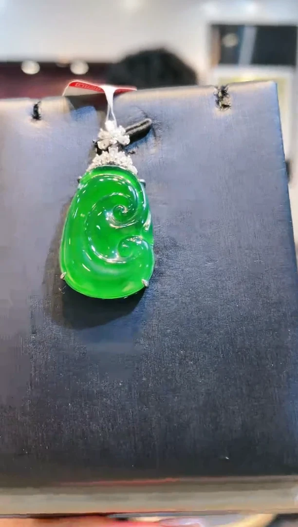 【闪购商品】翡翠颈饰18K金镶嵌A46天然A货翡翠吊坠