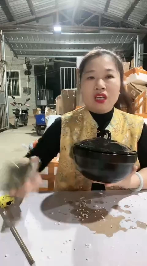 陶01瑕疵黑色砂锅碗带盖