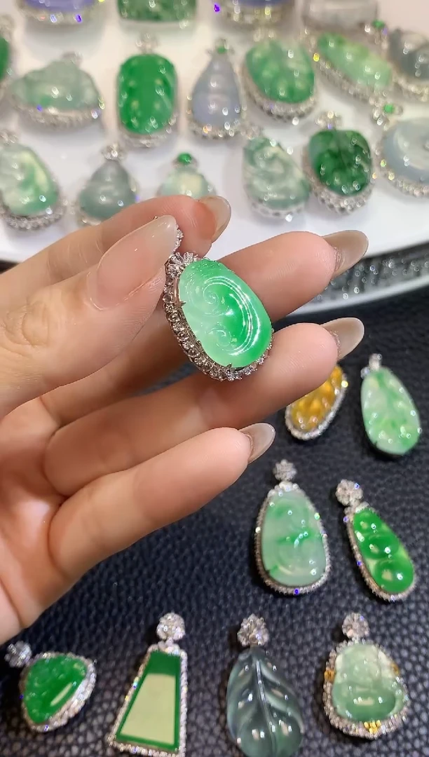 翡翠18K金镶嵌吊坠(不含链)S36