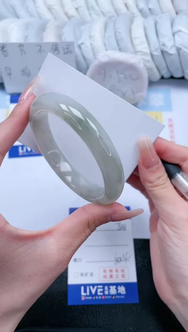 【闪购商品】石英质玉手镯未镶嵌T231-60.4