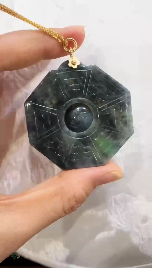 翡翠未镶嵌颈饰国风