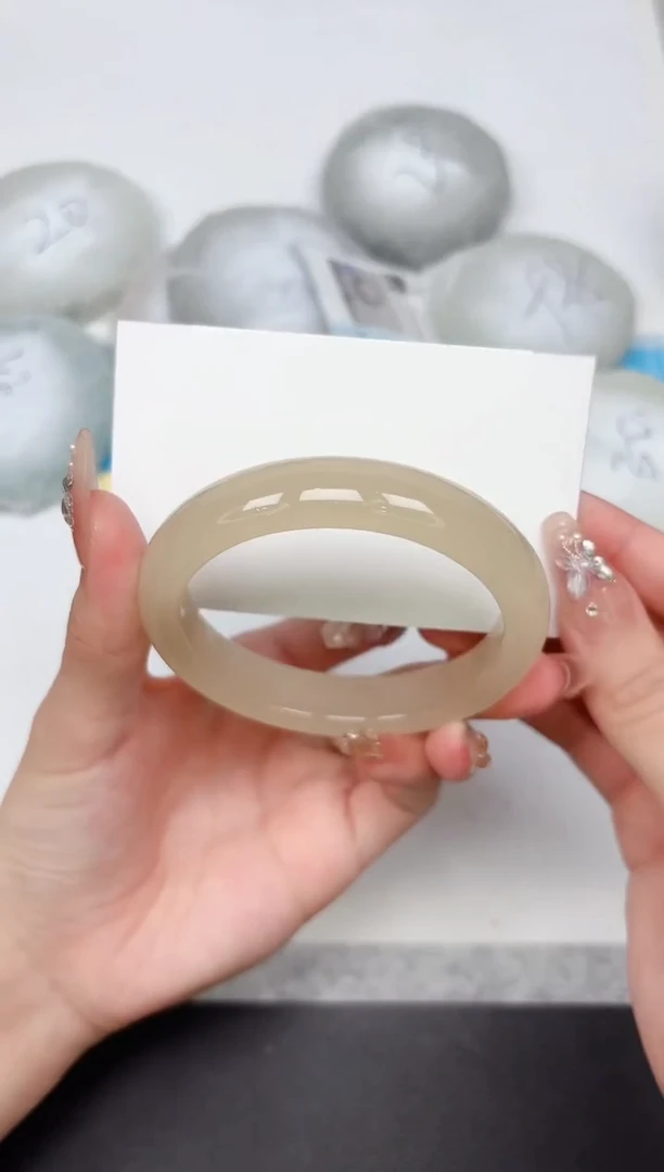 石英质玉手镯未镶嵌59-58.4