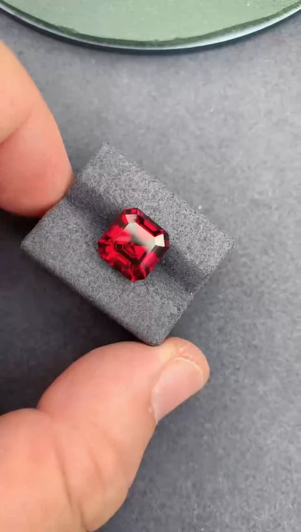 未镶嵌裸石石榴石6ct 镁铝榴石阿斯切正红色