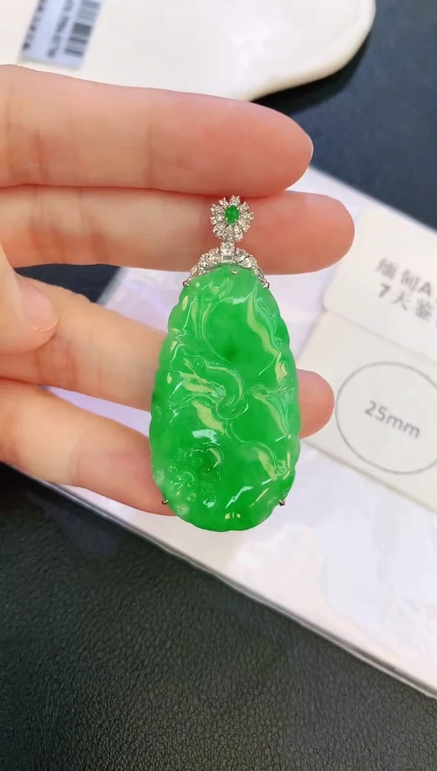 翡翠18K金镶嵌颈饰赠礼盒证书 麦麦