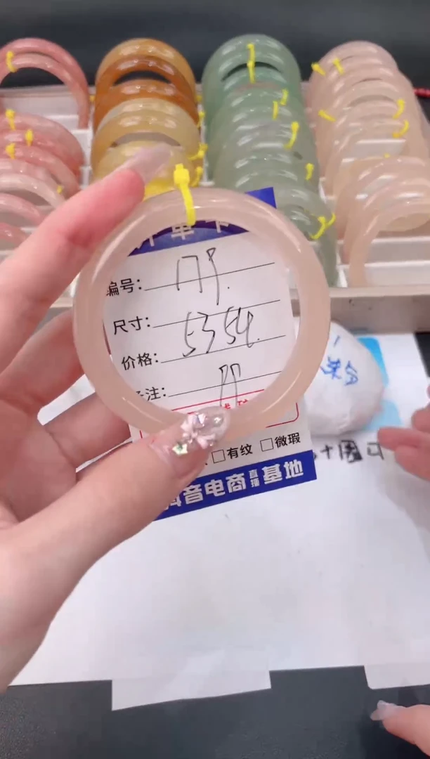 未镶嵌手镯石英质玉179