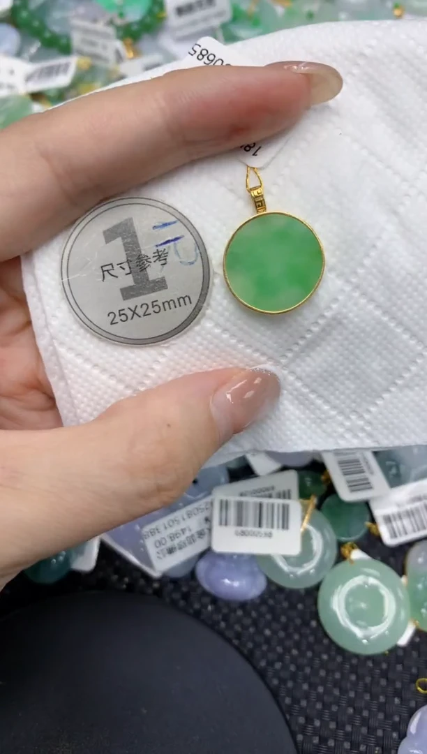 颈饰18K金镶嵌翡翠111111