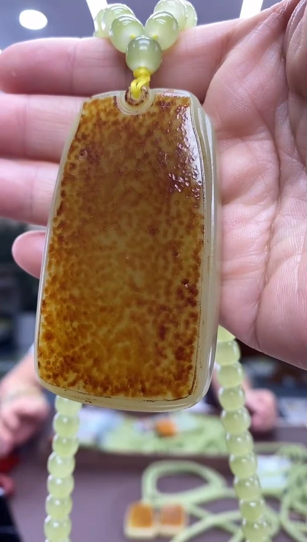 透闪石质玉未镶嵌颈饰多样式发货随机发一