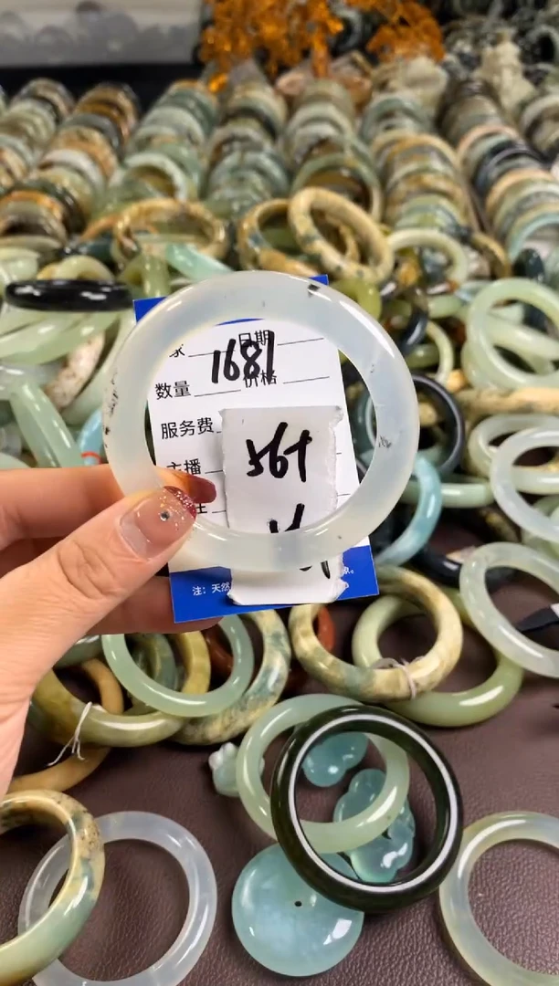 【闪购商品】蛇纹石玉手镯未镶嵌1681