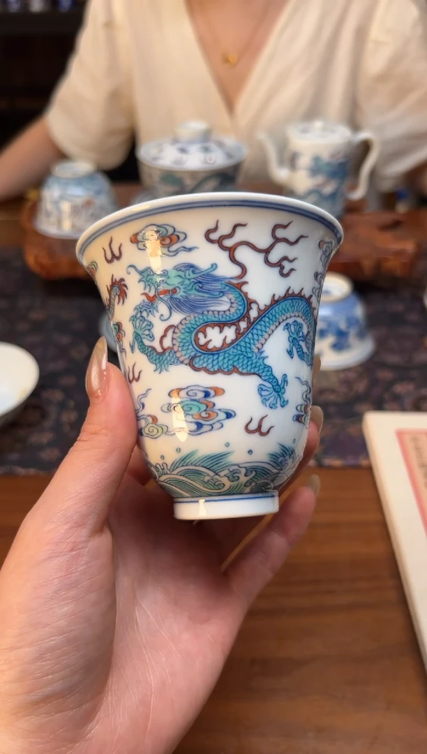 瓷片涂杏花