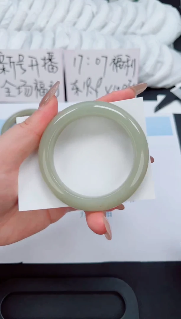 未镶嵌手镯石英质玉086-55.9