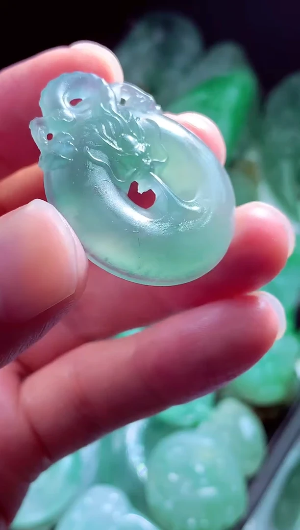 未镶嵌定制翡翠八****?翡翠毛货定制