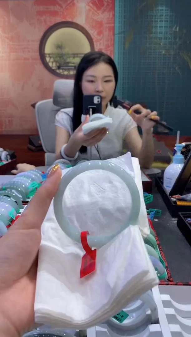 翡翠手镯未镶嵌多人06313