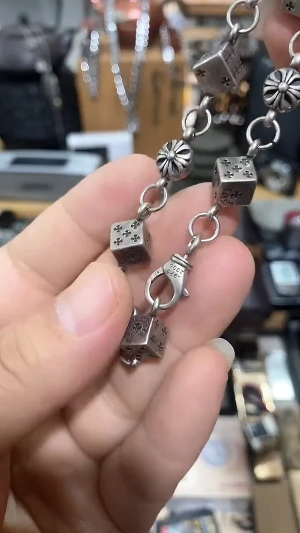 瓷片闪购商品  如图所示