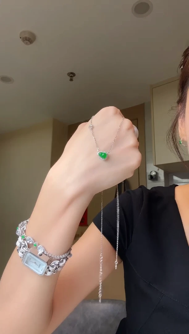 翡翠银S925镶嵌套链天然翡翠吊坠