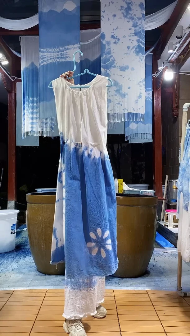 云浅蓝深 扎染服装 腰部木珠背心裙 压花