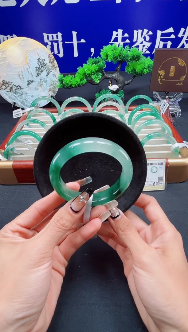 未镶嵌手镯石英质玉（非洲翠）圈口57