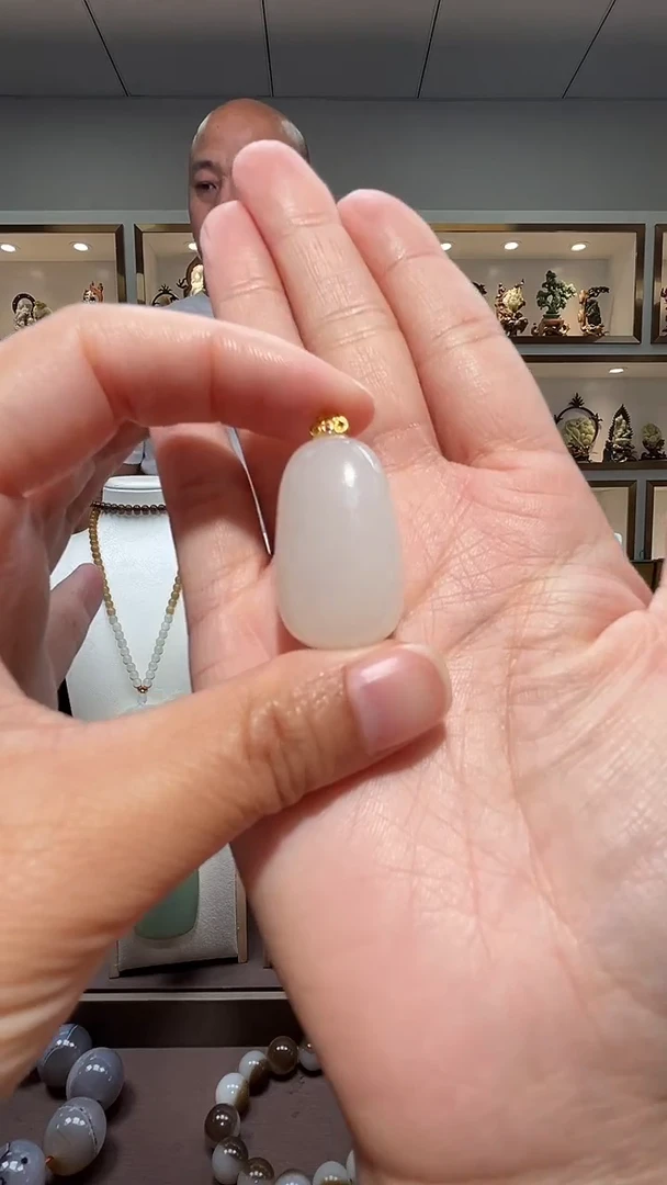 和田玉18K金镶嵌颈饰苏