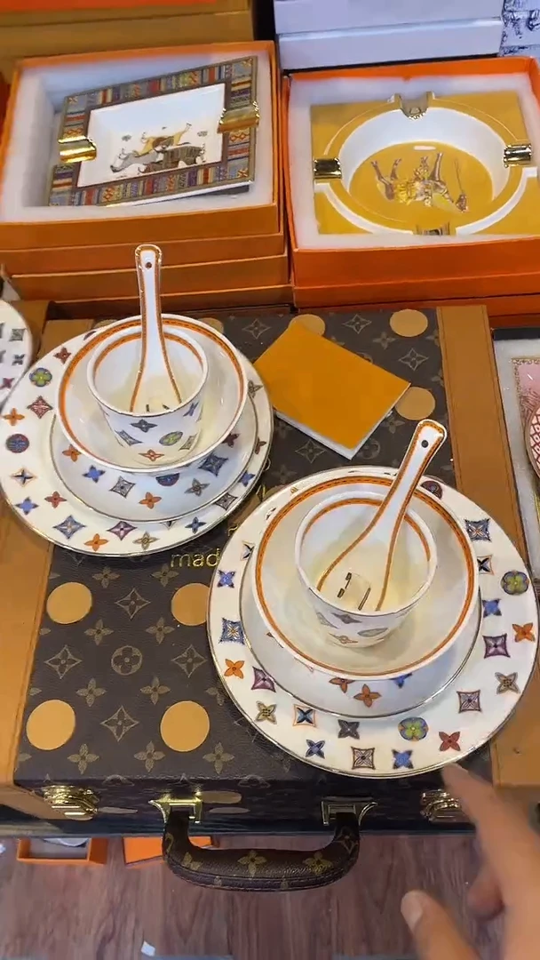 杯鸿辉家品牌瓷器，京东包邮！