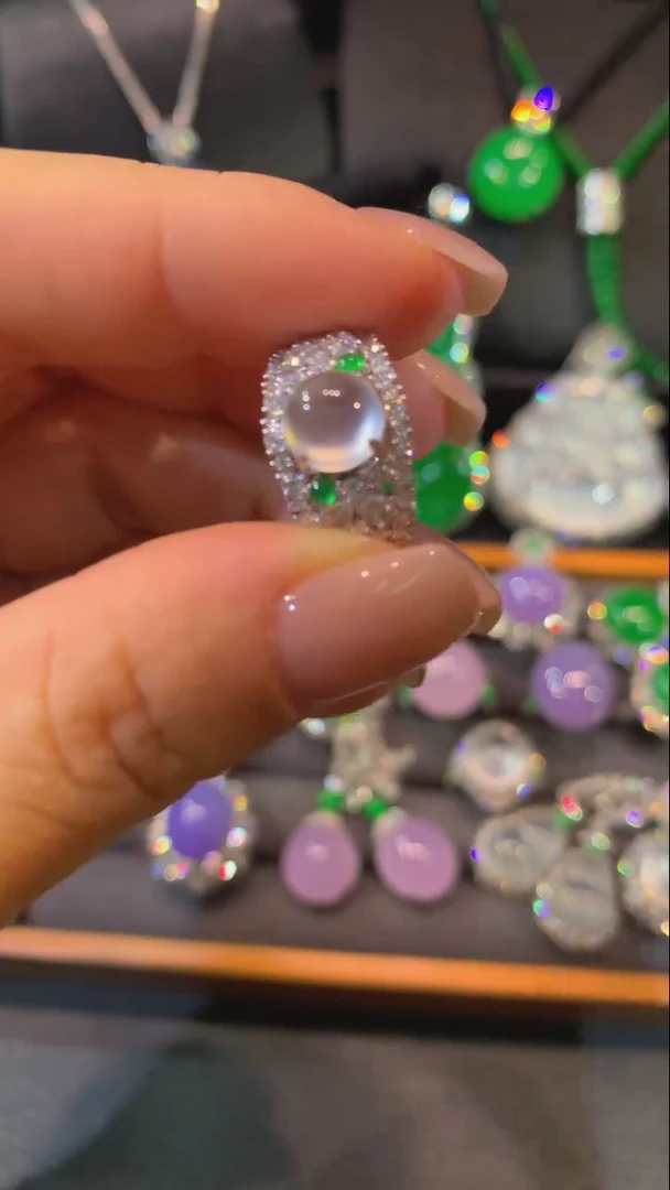 翡翠戒指18K金镶嵌戒指