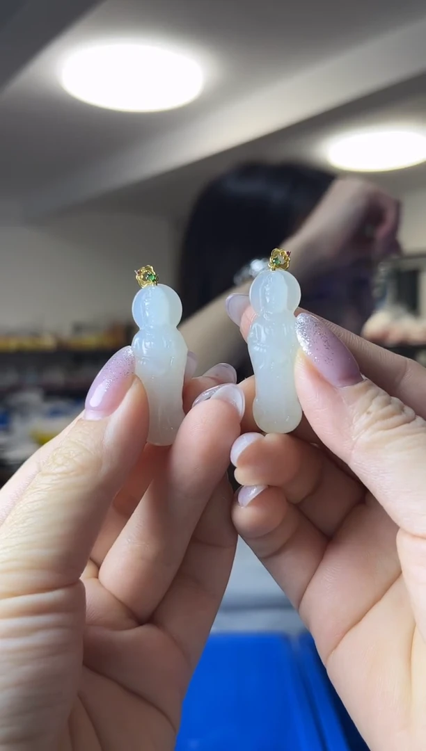 颈饰18K金镶嵌和田玉（多样性发一件）