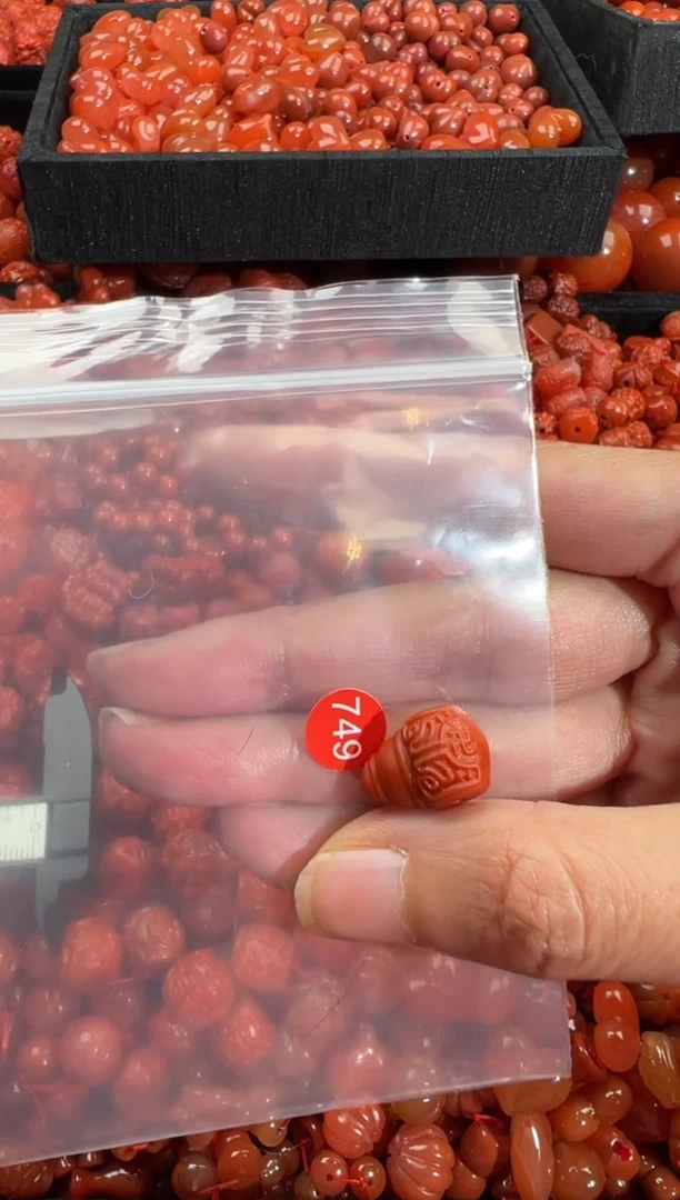 南红玛瑙未镶嵌颈饰1