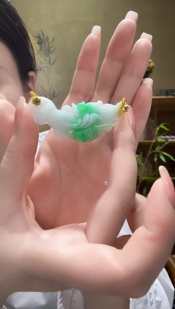 翡翠未镶嵌颈饰吊坠